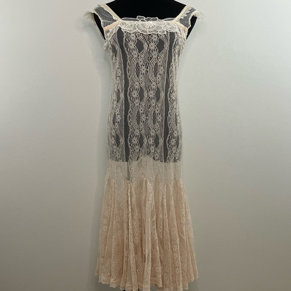 Elegant Cream Lace Trumpet Dress